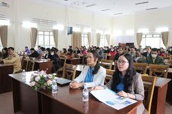 Quán triệt Học tập và làm theo tư tưởng, đạo đức, phong cách Hồ Chí Minh cho đội ngũ cán bộ Công đoàn