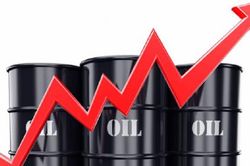 Giá dầu đồng loạt tăng, giao dịch trên mức 121 USD/thùng