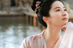 Cứ mỗi lần diện đồ cổ trang, Lưu Diệc Phi liền được khen xứng với danh 'thần tiên tỷ tỷ'