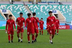 U23 Việt Nam làm quen sân 3,4 vạn chỗ đấu Thái Lan