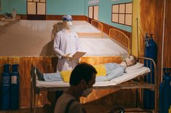 Quán cà phê ở TP.HCM trưng bày hơn 1.500 hiện vật chống dịch Covid-19