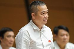 Trong 'thời bình' nhưng cán bộ y tế lại hoang mang khi biến cố dồn dập