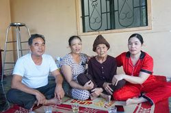'Cuộc gặp trong cổ tích' của mẹ con tìm được nhau sau 50 năm