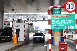 Từ hôm nay, không dán thẻ thu phí không dừng đi cao tốc có thể bị phạt