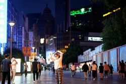 Thượng Hải mở cửa trở lại sau 2 tháng phong tỏa