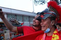 Đường sá TP. HCM đông nghẹt trước trận giao hữu giữa tuyển Việt Nam – Afghanistan