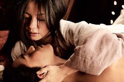 Mất hứng yêu vì những cái hôn hoài nghi