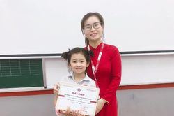 Con gái Mai Phương dự lễ tổng kết, bảo mẫu ẩn ý chuyện nhóc tỳ sang học trường mới