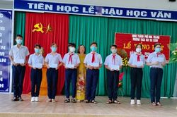 Trao 10 suất học bổng cho học sinh nghèo