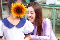 Hoa hậu Khánh Vân thực hiện lời hứa đặc biệt dành tặng các em nhỏ OBV nhân 1/6