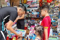 Cha mẹ thắt chặt chi tiêu khiến 'thủ phủ' đồ chơi ảm đạm dịp Tết Thiếu nhi 1/6