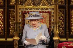70 năm trị vì của Nữ hoàng Anh Elizabeth II: Một cuộc đời đáng ngưỡng mộ