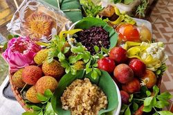 Đắt nhất chợ Tết Đoan ngọ, mâm lễ cơm rượu, trái cây gần 2 triệu đồng