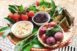 Hà Nội: Giá cả hàng hóa tăng, thị trường Tết Đoan Ngọ kém sôi động