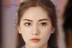 Thấy thiệp cưới gửi cho mình nằm trên bàn, tôi tò mò mở ra xem thì tái mặt khi thấy tên chú rể