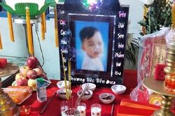 Bé trai 18 tháng tuổi tử vong bất thường