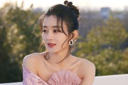 Sóng gió của Triệu Lệ Dĩnh