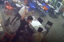 Nam thanh niên bị truy sát trong quán nhậu ở TP.HCM