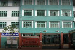 Nhiều học sinh ở TP.HCM tê môi, ngứa họng sau bữa ăn bán trú