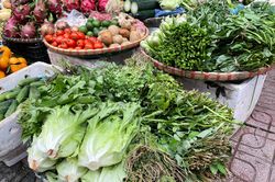 Hà Nội: Rau xanh tăng giá 'bỏng tay' khiến người tiêu dùng choáng váng