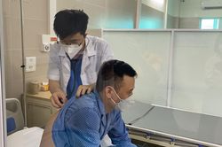 Bác sĩ hướng dẫn cách phân biệt giữa việc bị sốt xuất huyết và mắc COVID-19