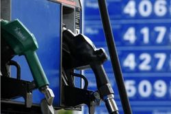 Bộ Công Thương lên tiếng về thông tin nhập khẩu và giá xăng của Malaysia
