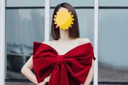 Con gái tự tiện lấy váy của mẹ ra nghịch, nữ diễn viên nổi tiếng nghiêm khắc nói 1 câu