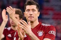 Bayern báo giá Lewandowski cho Barca