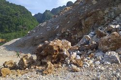 Sập mỏ đá ở Hà Giang khiến 2 công nhân tử vong