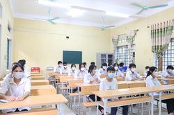 Hơn 16 nghìn thí sinh Vĩnh Phúc vượt nắng nóng thi vào lớp 10