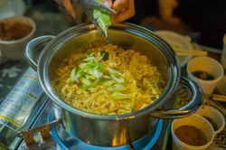 Vợ nấu mì ngày 3 bữa, chồng nổi giận đòi ly hôn