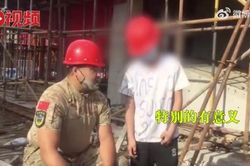 Cô giáo Trung Quốc đưa học sinh xem công việc vất vả của mẹ để giáo dục