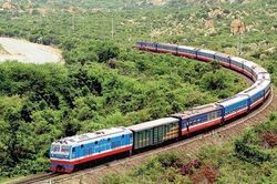 Cao điểm mùa du lịch, đường sắt chạy thêm hàng chục chuyến tàu