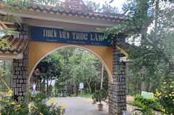 Ngắm vẻ bình yên trong Thiền viện Trúc Lâm (Đà Lạt)