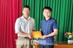 Đồng chí Nguyễn Hưng Vượng dự sinh hoạt chi bộ và nắm tình hình cơ sở tại Lâm Bình
