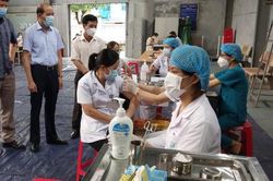 Hà Nam triển khai tiêm vaccine phòng COVID-19 mũi 4