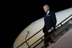 Tổng thống Biden phải sơ tán vì một phi công