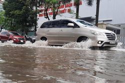 Nhỡ đặt xe cỡ nhỏ, tôi có nên hủy cọc để mua xe gầm cao dễ lội nước