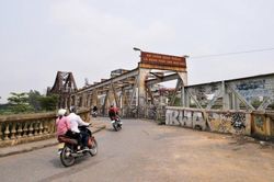 Bộ Giao thông Vận tải yêu cầu khẩn trương khắc phục hư hỏng cầu Long Biên