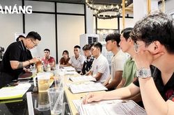 Bạn trẻ đam mê ngành đồ uống