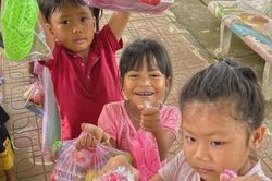 Mang yêu thương đến với các bé vùng xa