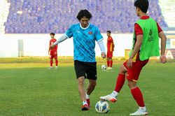 Ông Gong gặp khó về thành tích như thời ông Park