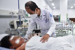Bé trai vượt cửa tử sau một tháng chiến đấu sốt xuất huyết