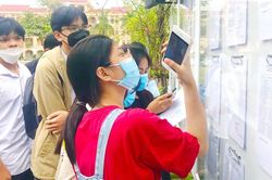 Thí sinh bốc thăm số báo danh để dự thi vào lớp 10