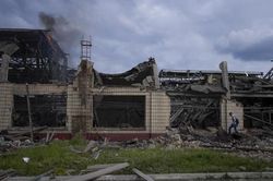 Ông Putin cảnh báo Nga pháo kích xe tiếp viện vũ khí cho Ukraine