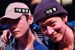 Hỏi khó: Sao V BTS chụp ảnh cùng Kang Dong Won lại đẹp vậy?