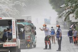 Núi lửa Philippines phun trào trong tình trạng 'bất thường'