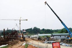 Cận cảnh công trường xây dựng cây cầu vượt sông Lô, nối 2 tỉnh Vĩnh Phúc - Phú Thọ