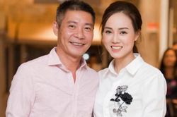 NSND Công Lý đi diễn trở lại sau thời gian dài trị bệnh, vợ trẻ tiết lộ tình hình sức khỏe hiện tại