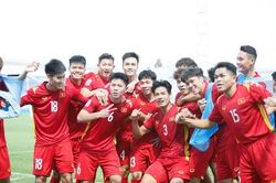 Tiến Long lập siêu phẩm, Việt Nam cầm hòa đương kim vô địch Hàn Quốc